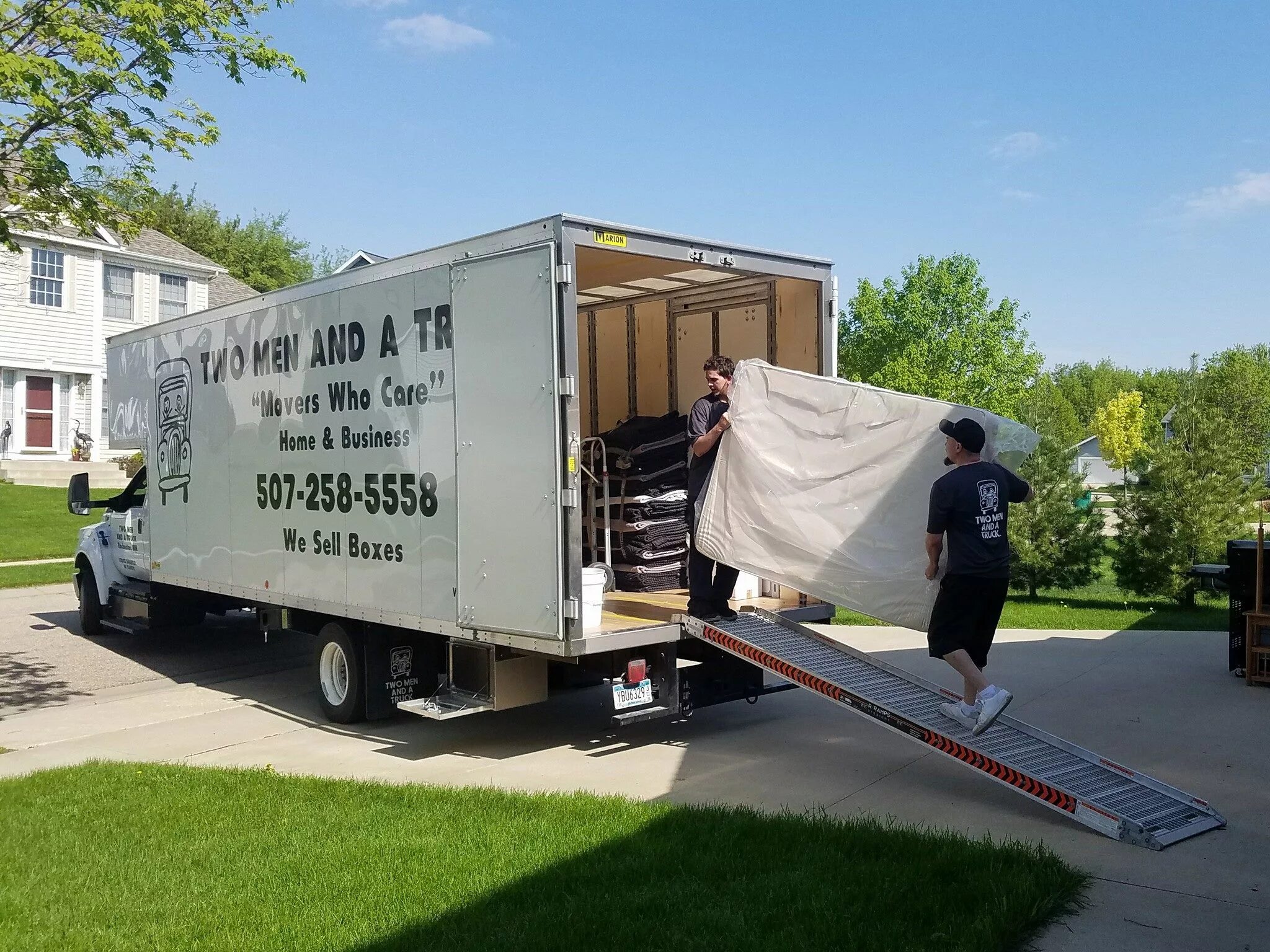 Доставка мебели. Fast track. Квартирный переезд. Машина для поднятия мебели. Переезд на дачу.