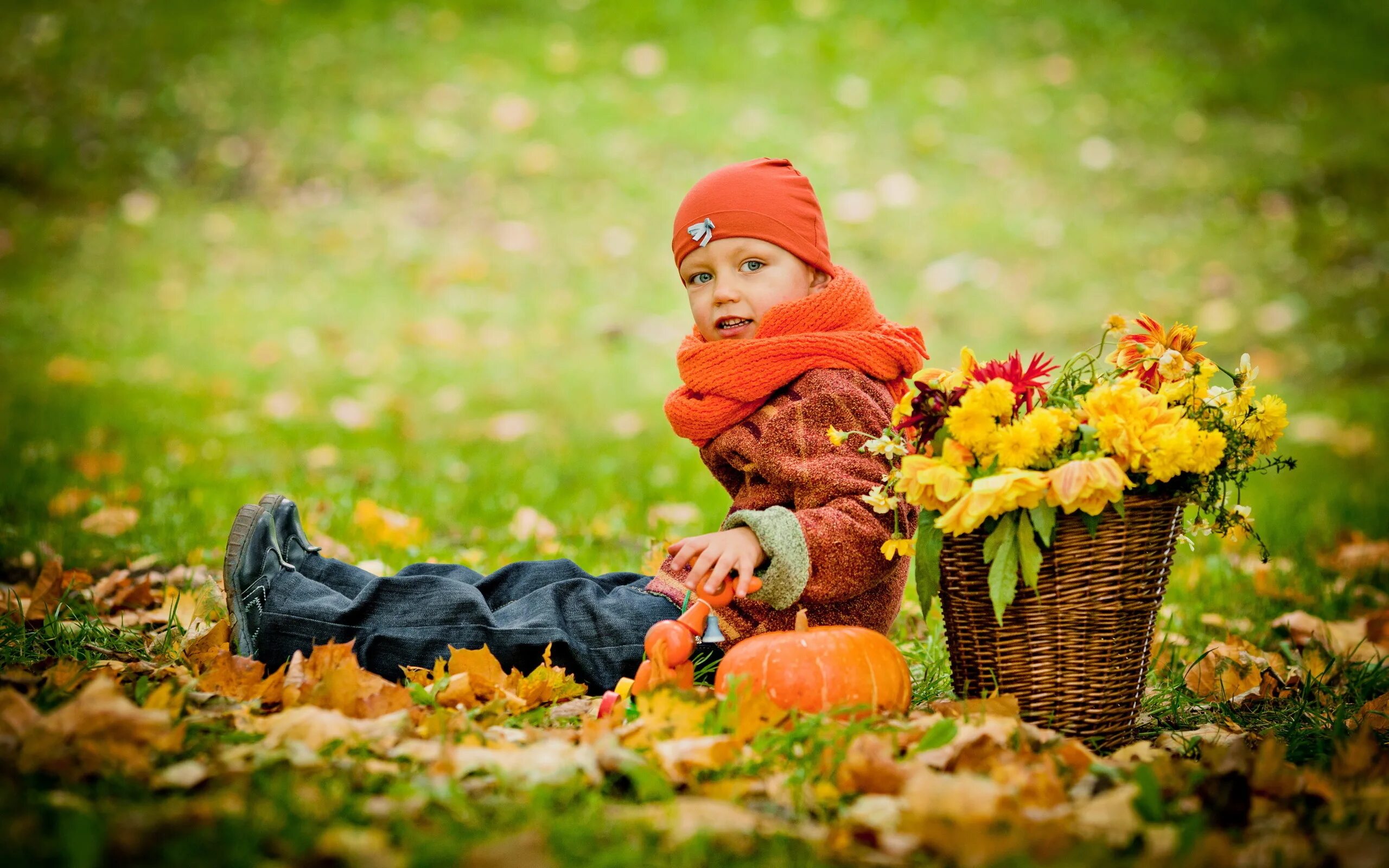 Трогательная осень. Осень для детей. Осенняя фотосессия. Детская осенняя фотосессия в лесу. Фотосессия детей осенью.