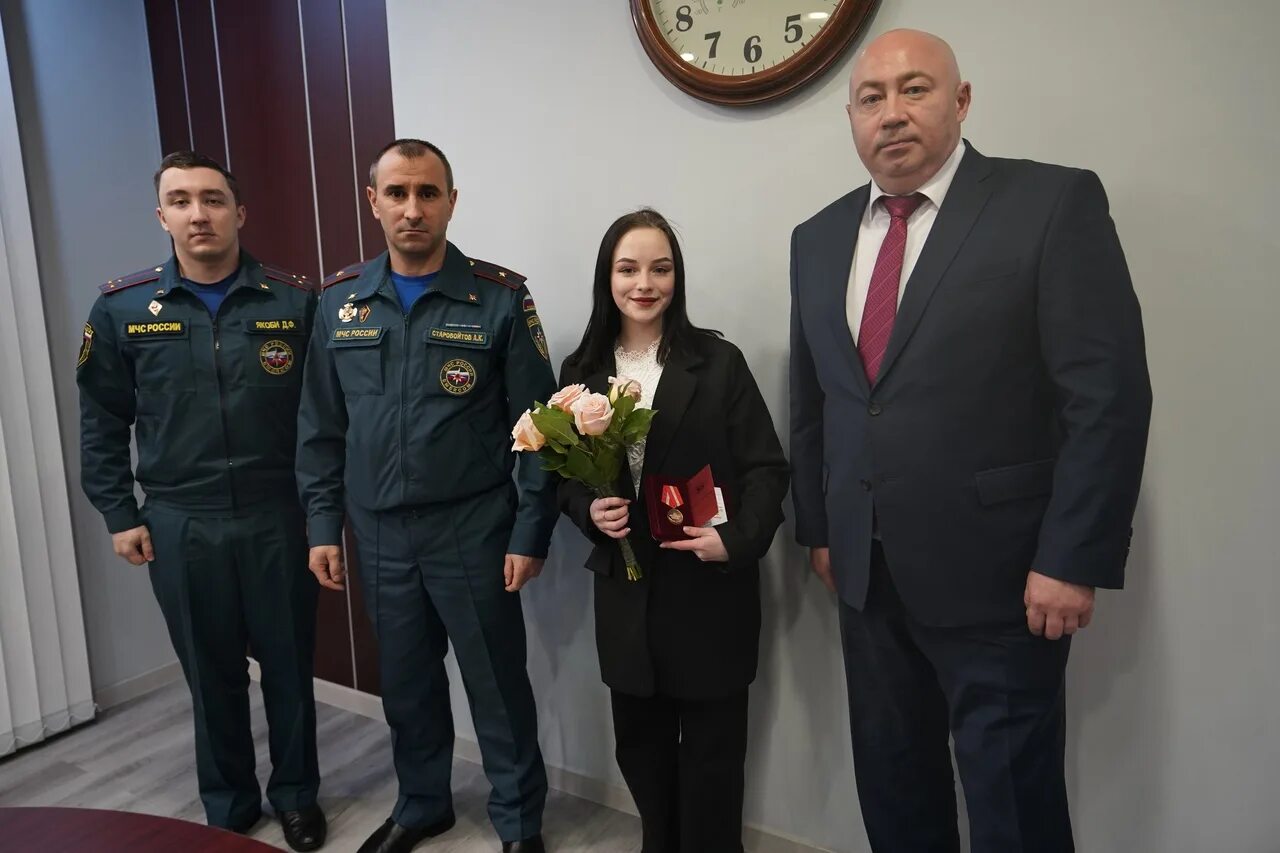 Белинского. Похороны девочки упавшей с 14 этажа липецк. Девочка в жуковском упала с 5 этажа. Дедушка спас девочку. Дедушка спас девочку.