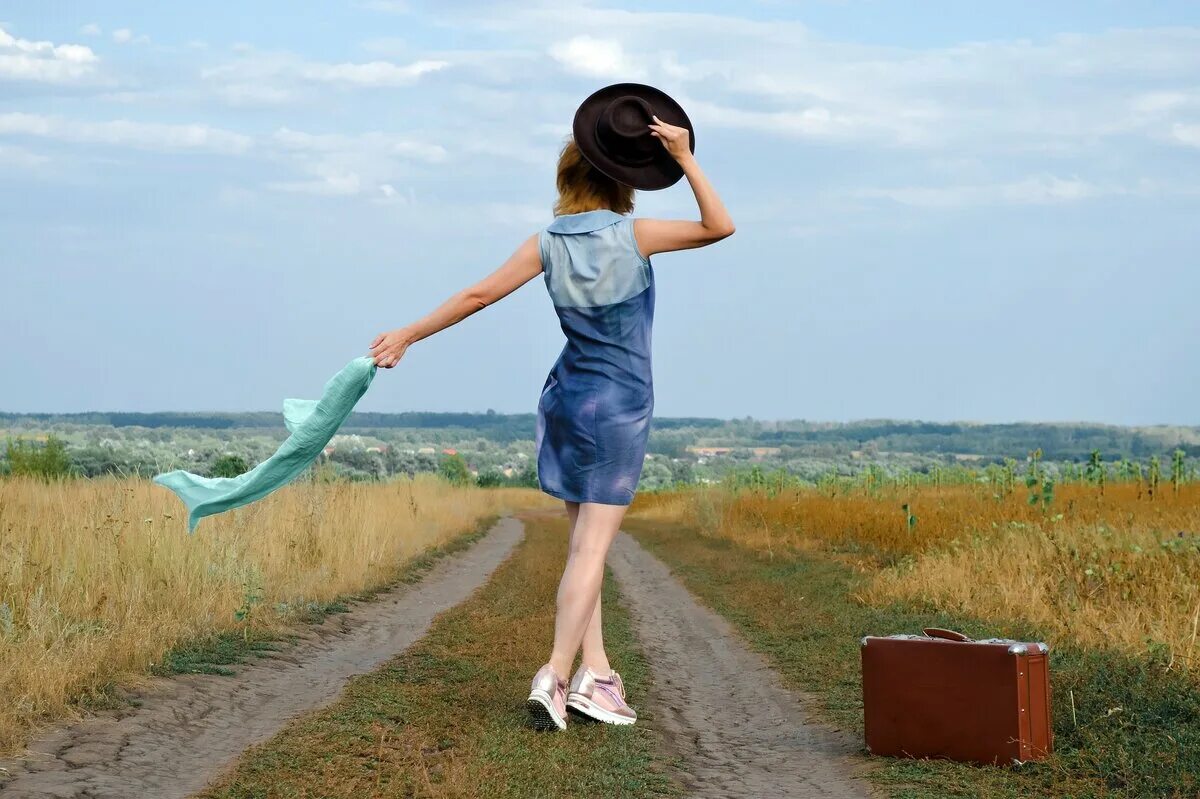 Креативные путешествия. Современный туризм. Крымская путешественница фото. Туристам предложили. Рюкзак путешественника.