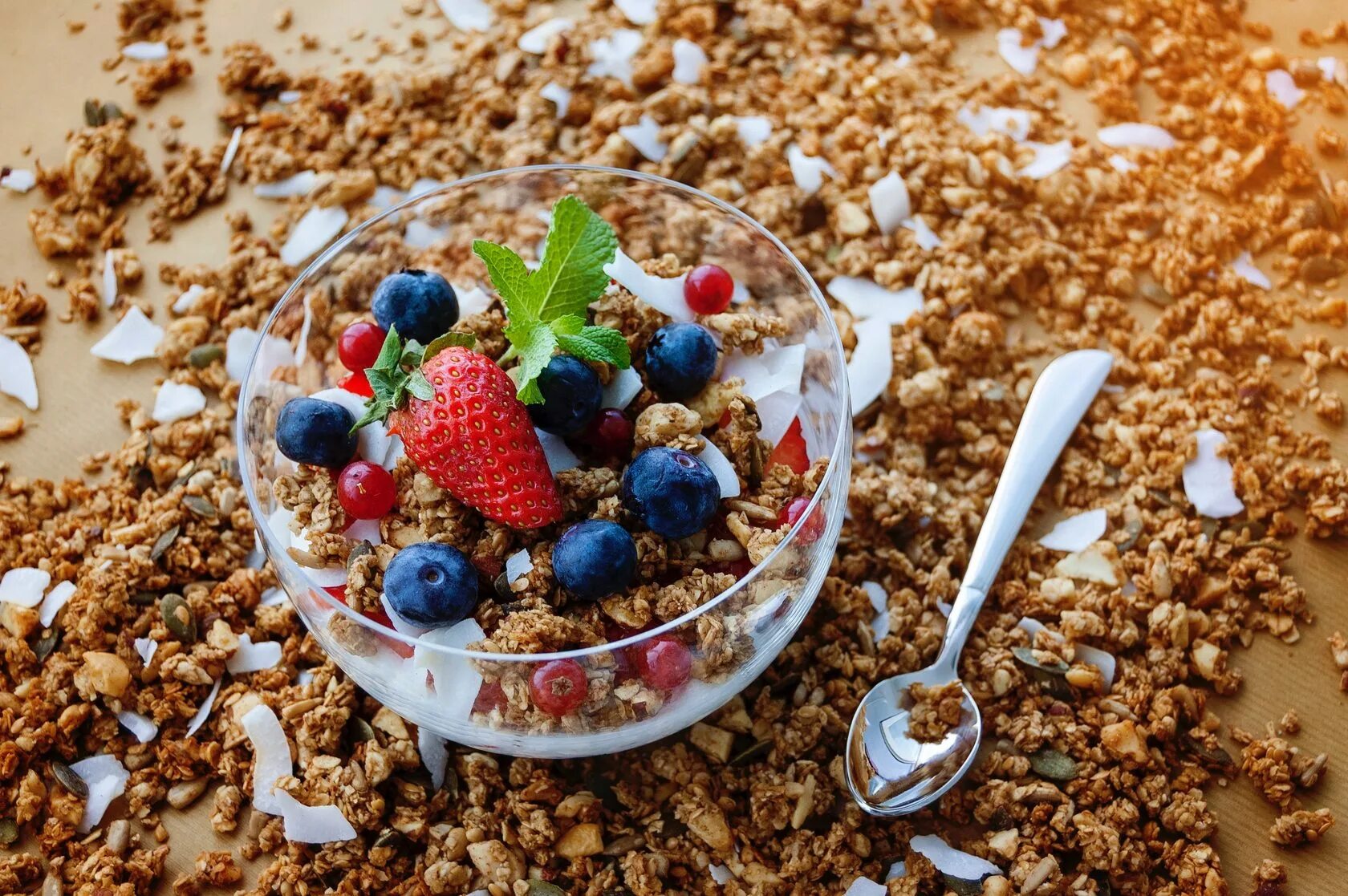 Как правильно есть мюсли. Овсянка, мюсли, гранола. гранола muesli. каша с гранолой. granola овсянка.