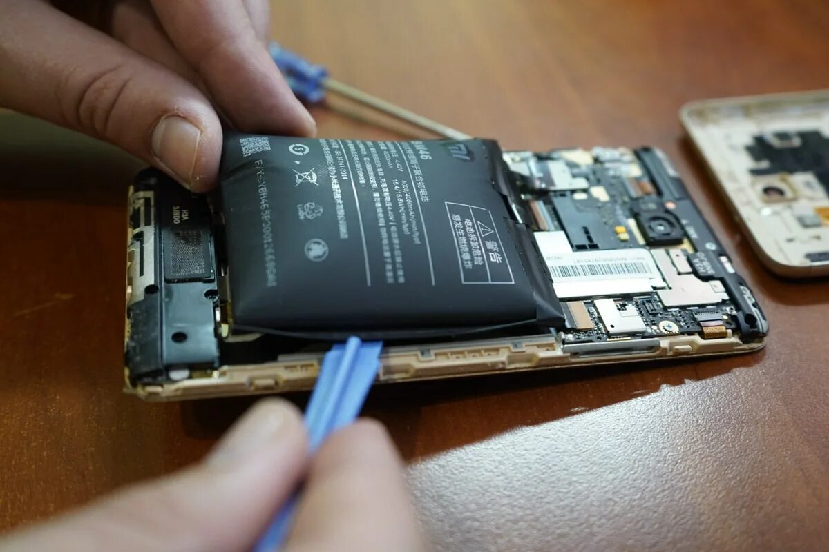 Samsung аккумулятор после замены. Samsung galaxy 7 battery replacement. S8 samsung замена акб. Микросхема на батарею на самсунг s7. Samsung аккумулятор после замены.