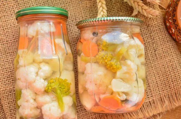 Брокколи и цветная капуста. Капуста брокколи замороженная. Брокколи капуста корос. Маринад для цветной капусты на зиму. Брокколи цветная капуста маринованная.