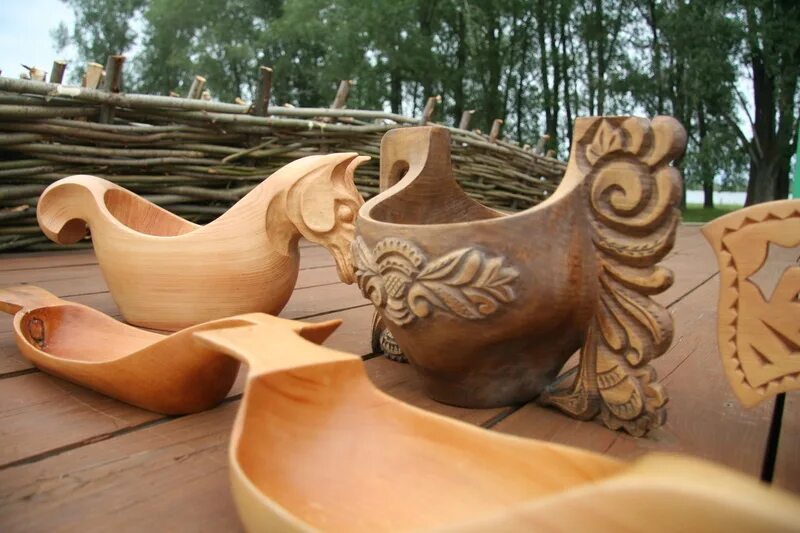 Техники художественной обработки древесины. Братина музей Кривошеино. Братина Абрамцево. Братина Томск. Резьба по дереву народный промысел.