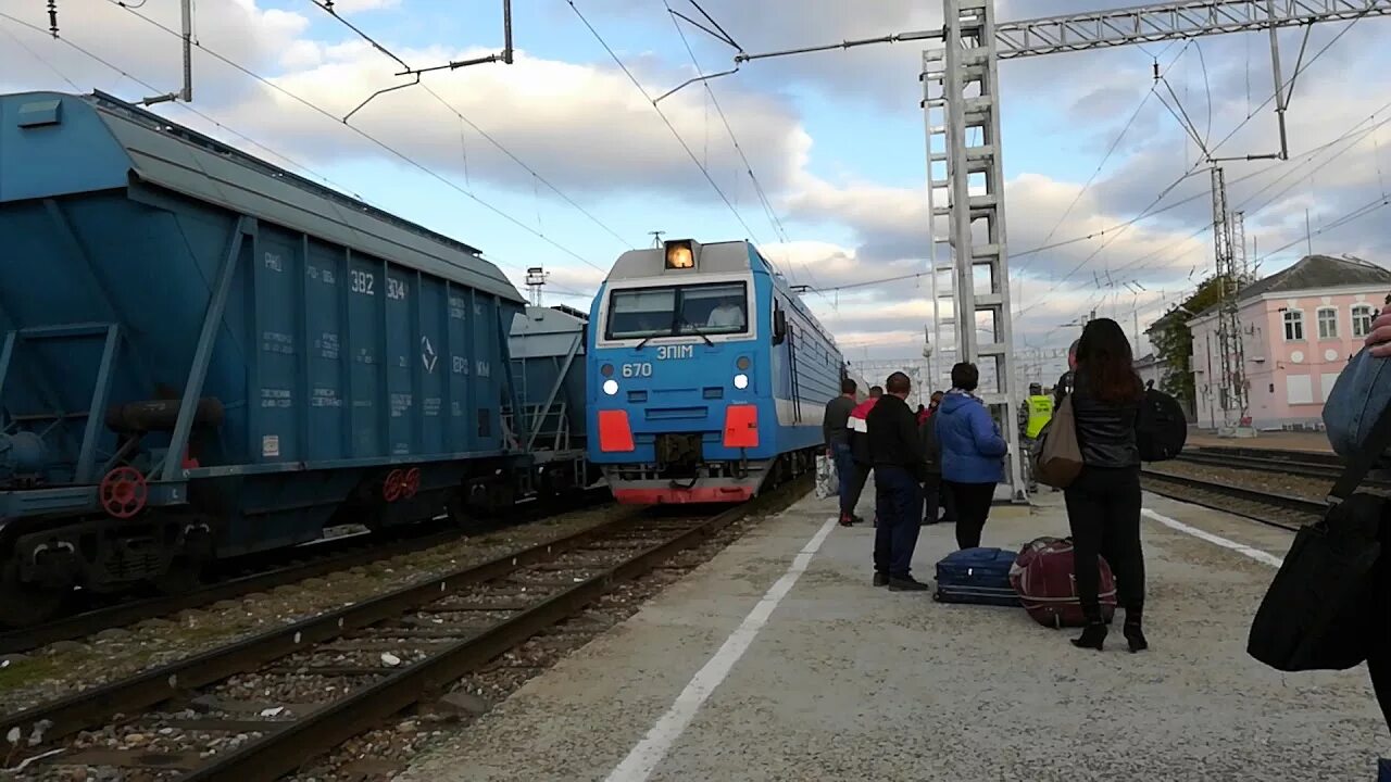 Жд невинномысск телефон. Эп1м 670. Невинномысск станция ЖД. ЖД вокзал Невинномысск. Железнодорожная станция Невинномысская.