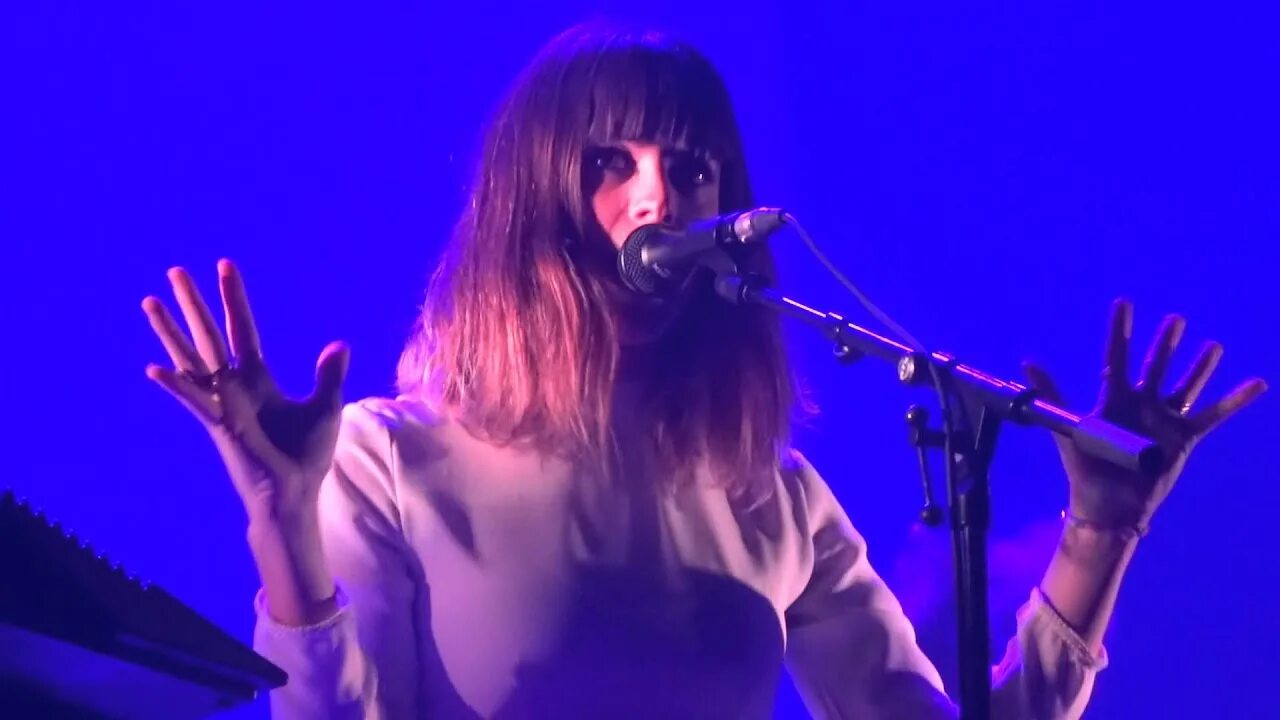 Let go slowed in a echo chamber. Melody&#039;s echo chamber. echos певица. melody pochet echo chamber. melody prochet.