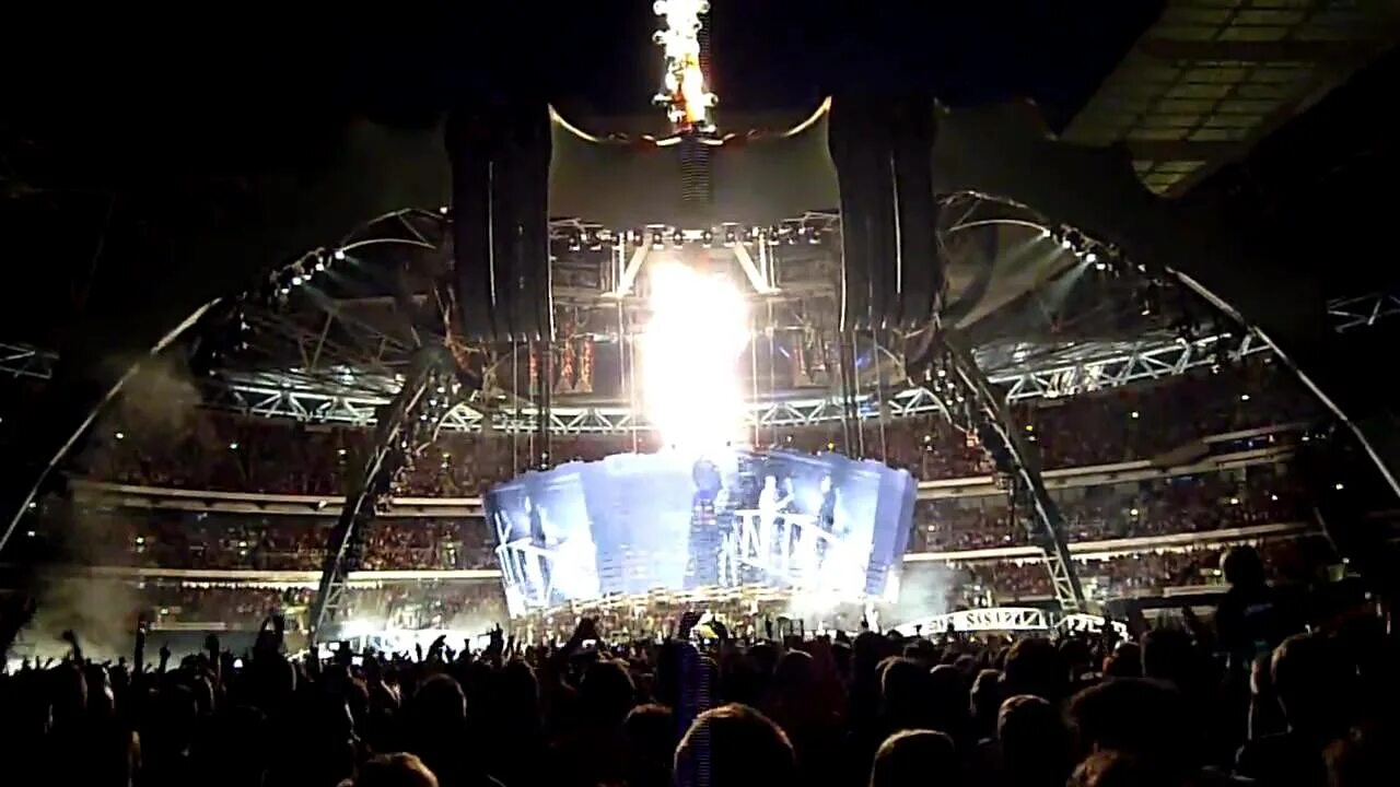 U tour. U2 360 tour. Bad tour сцена. Дерек уэмбли. U2 360.
