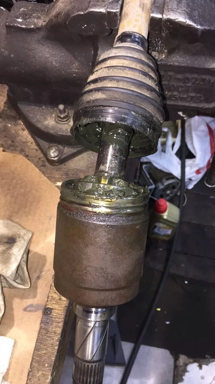 Шрус наружный пежо 308. Шруса на ваз 2115. Вырвало шрус. Выскочил шрус. Вылетел шрус из колеса.