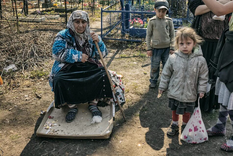 цыганский поселок. цыганский певец сергей бордж. цыгане подкинули. цыганские дети. цыганки в городе.