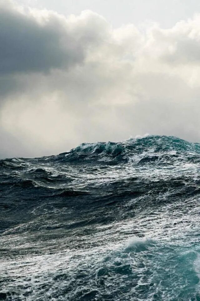 Ветер поднимал волны. Интерстеллар волна. Берингово море. Интерстеллар огромная волна. Море е.