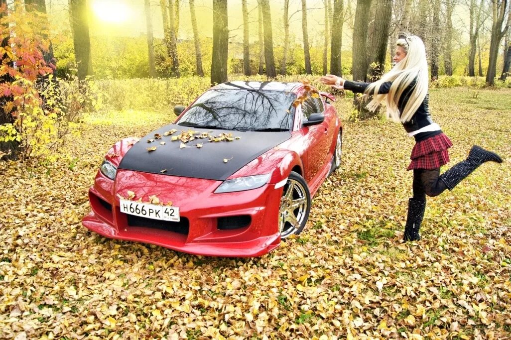 Песня девушки про машину. Осенняя фотосессия с машиной. Осень автомобиль девушка. Фотосессия с машиной осенью.