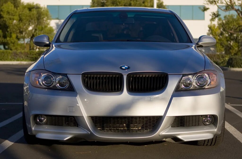 Bmw m tech. BMW e90 m Tech. BMW 3 e90 дорест. BMW e90 m Tech дорест. Сплиттер m Tech e90.