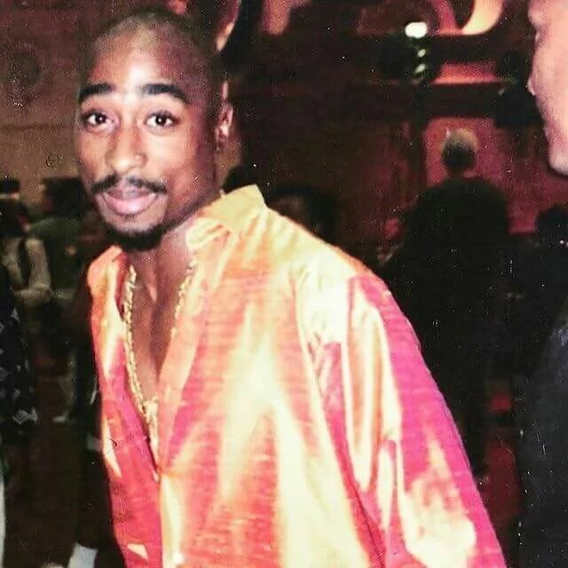 Тупак шакур после стрельбы в 1994. 2pac и тайсон. Бмв тупака шакура. Майк тайсон и тупак. 2pac шакур.