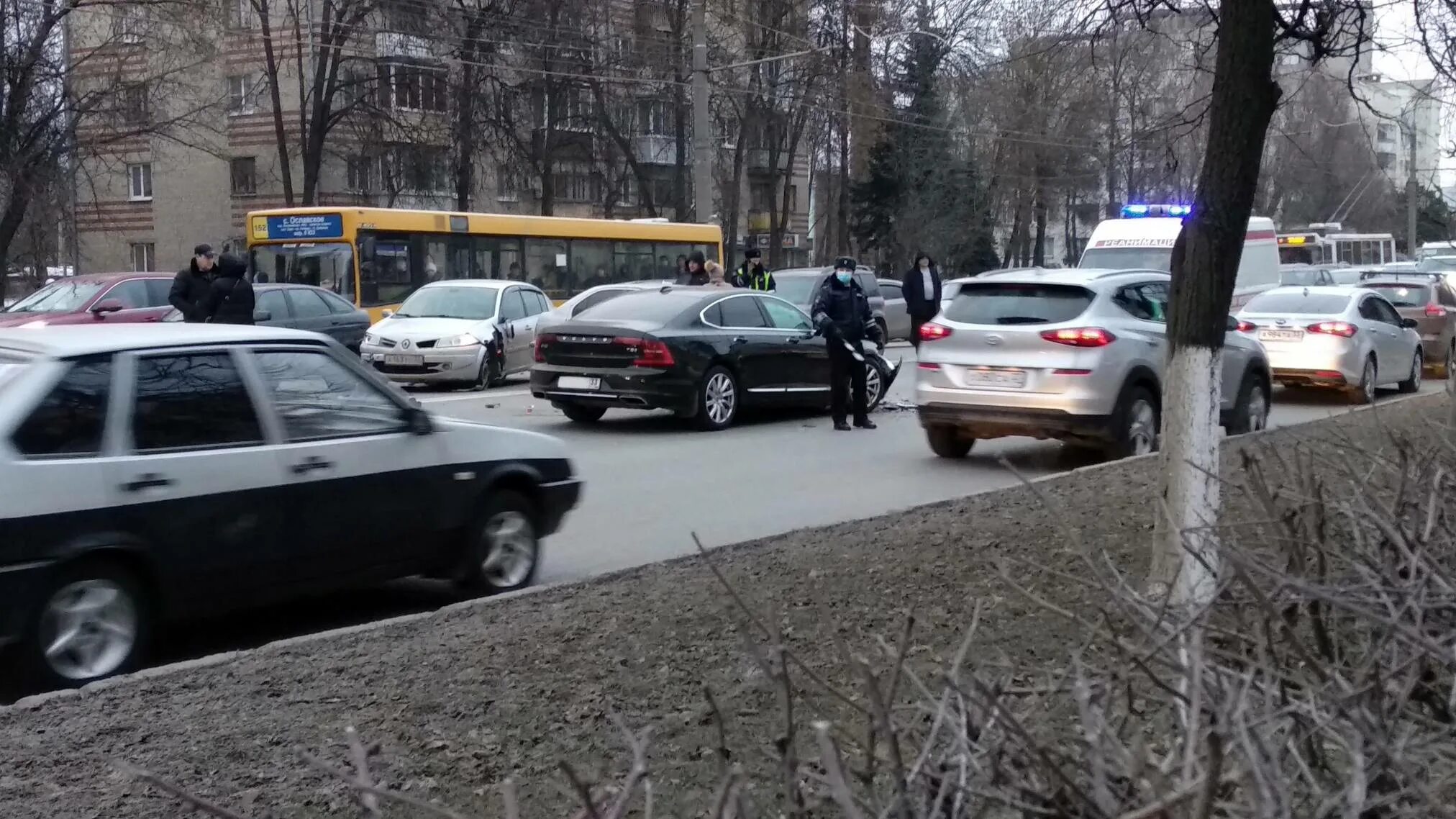 Дтп во владимире сегодня. Дтп во владимире в городе 25.03.2025 с участием хендай. авария во владимире на проспекте ленина. аварии во владимире 18 04 проспект ленина.