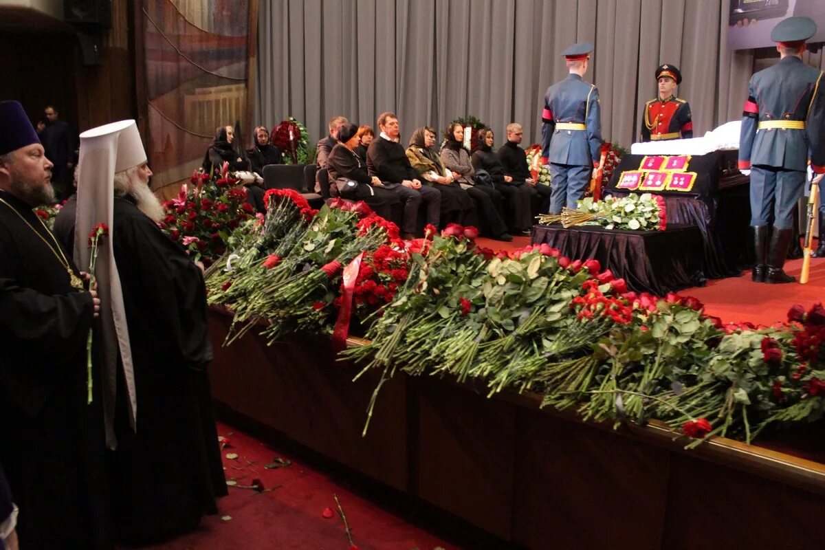 Прощание с руководителем. Прощание с руководителем. Прощание с руководителем. Прощание с руководителем. Церемония прощания с евгением зиничевым.