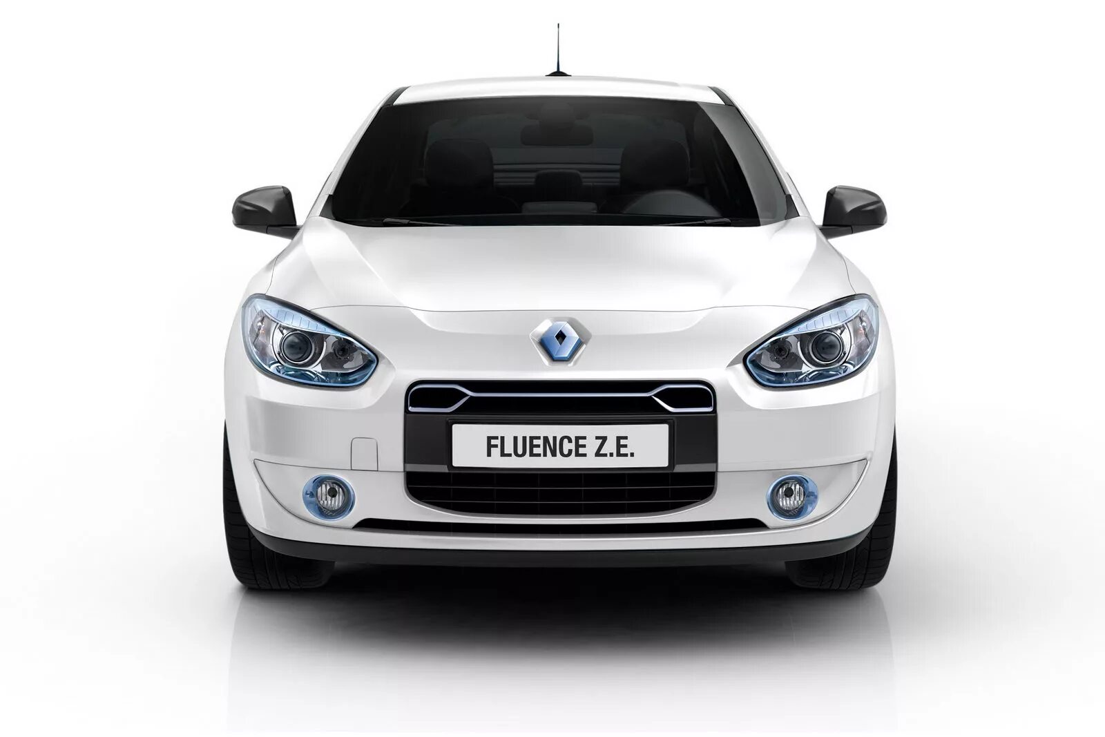 Megane fluence. Renault Fluence z.e.. Renault Fluence 3. Renault Fluence белый. Флюенс электро Рено.