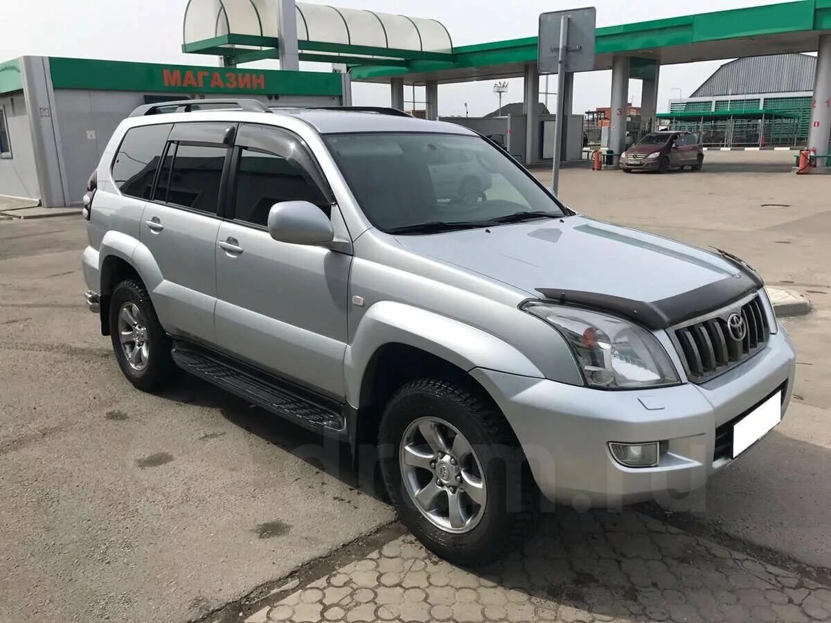 Toyota land cruiser prado 120. фотография тойота прадо 2007 года стоит на ремонте. Toyota land cruiser prado 2007. тойота прадо бу бензин. 5 120.