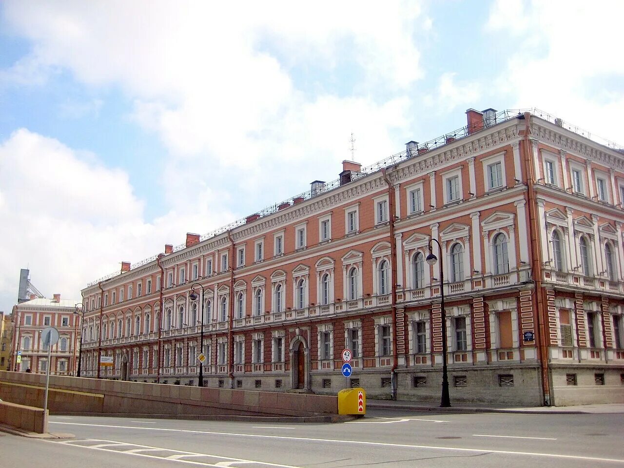 Кутузова 1 смоленск. Кутузова д 1. Санкт петербург гагаринская улица д1/24. Улица кутузова рязань. Улица кутузова москва.