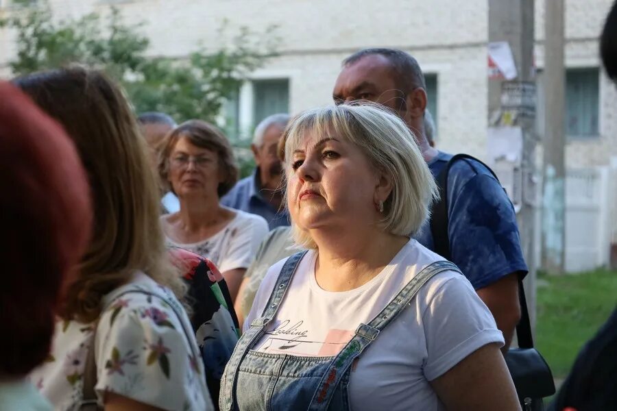 Главные новости вечера. ТРК Новомосковск репортёр. Лица Новомосковской администрации. Новомосковск население 2022. Новомосковск конкурс "женщина в семье" 2008.