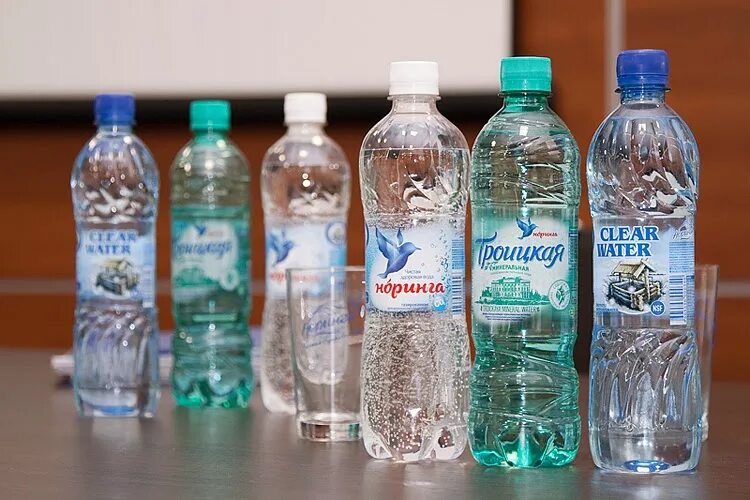 Новая питьевая вода. Питьевые Минеральные воды. Питьевая вода в бутылках. Бутилированная минеральная вода. Бутылка для воды.