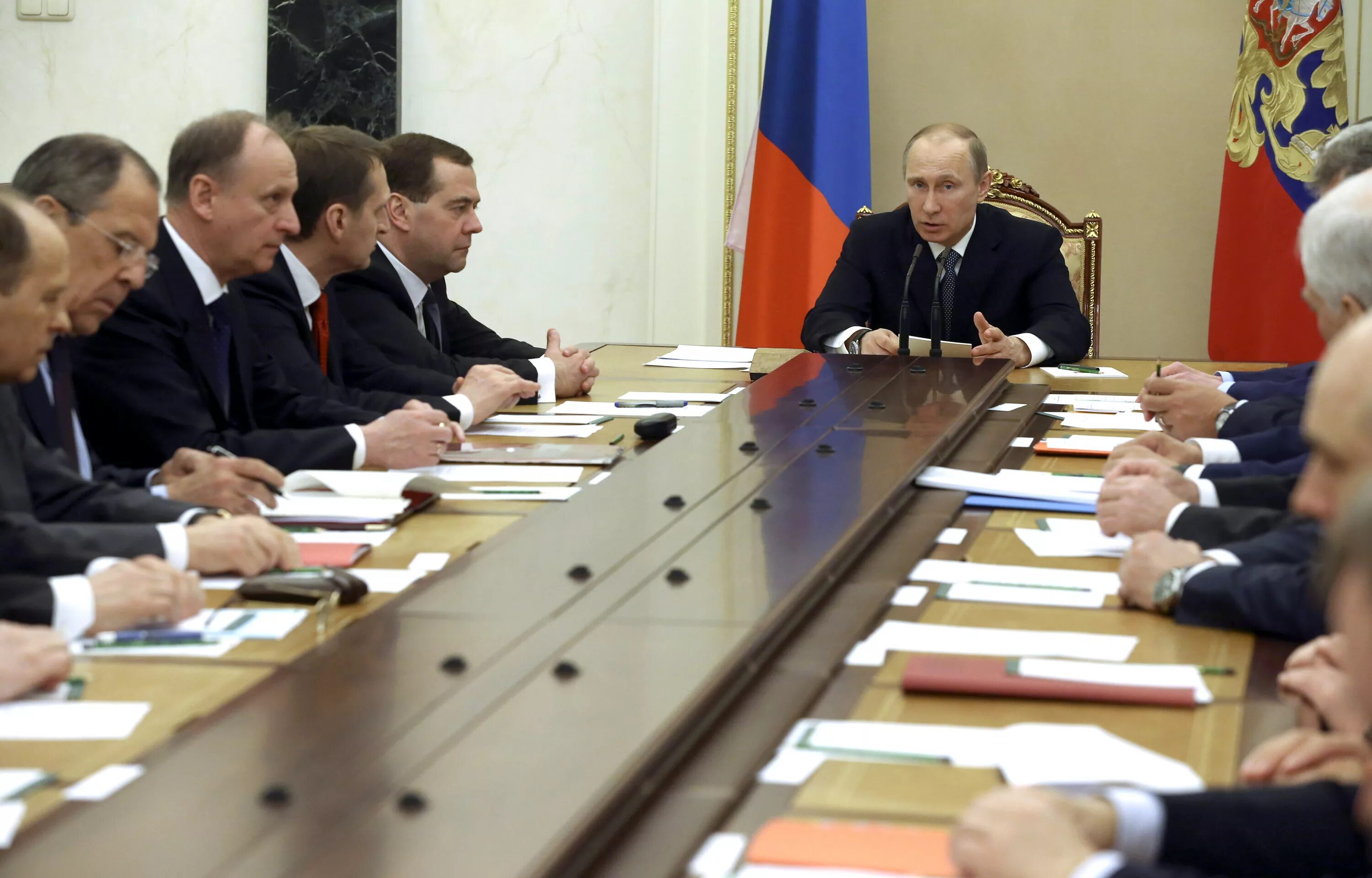 5 совет безопасности. Совещание Путина с правительством совета безопасности РФ.