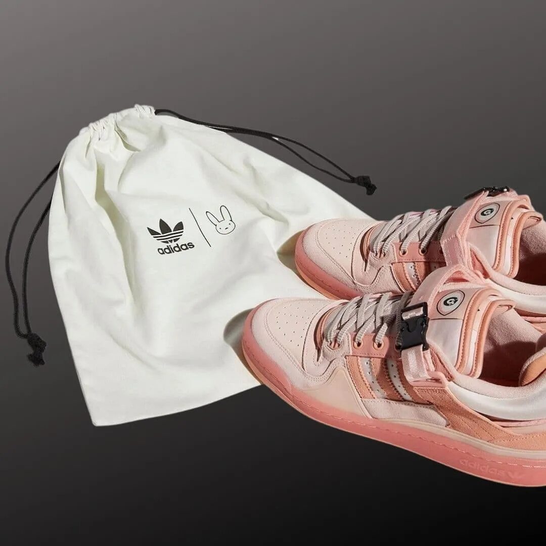 Adidas bad bunny цена. Адидас бэд Банни. Кроссовки адидас бэд Банни. Adidas Bad Bunny Pink. Bad Bunny x adidas.