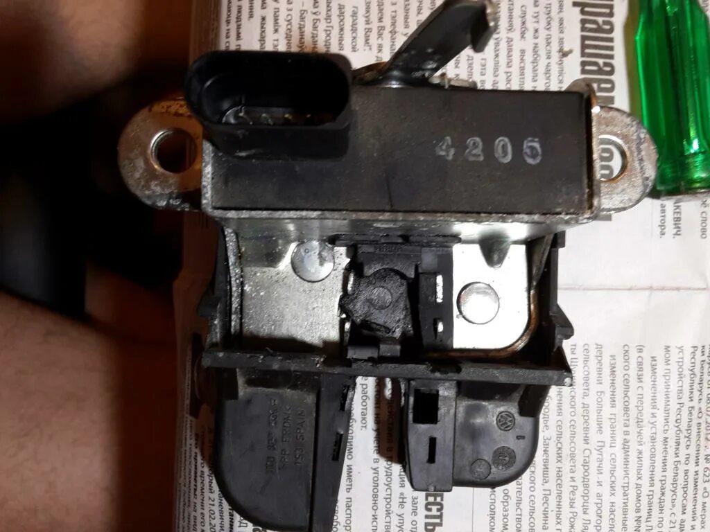 Ремонт замка багажника - Volkswagen Passat B6, 2 л, 2005 года своими руками DRIV