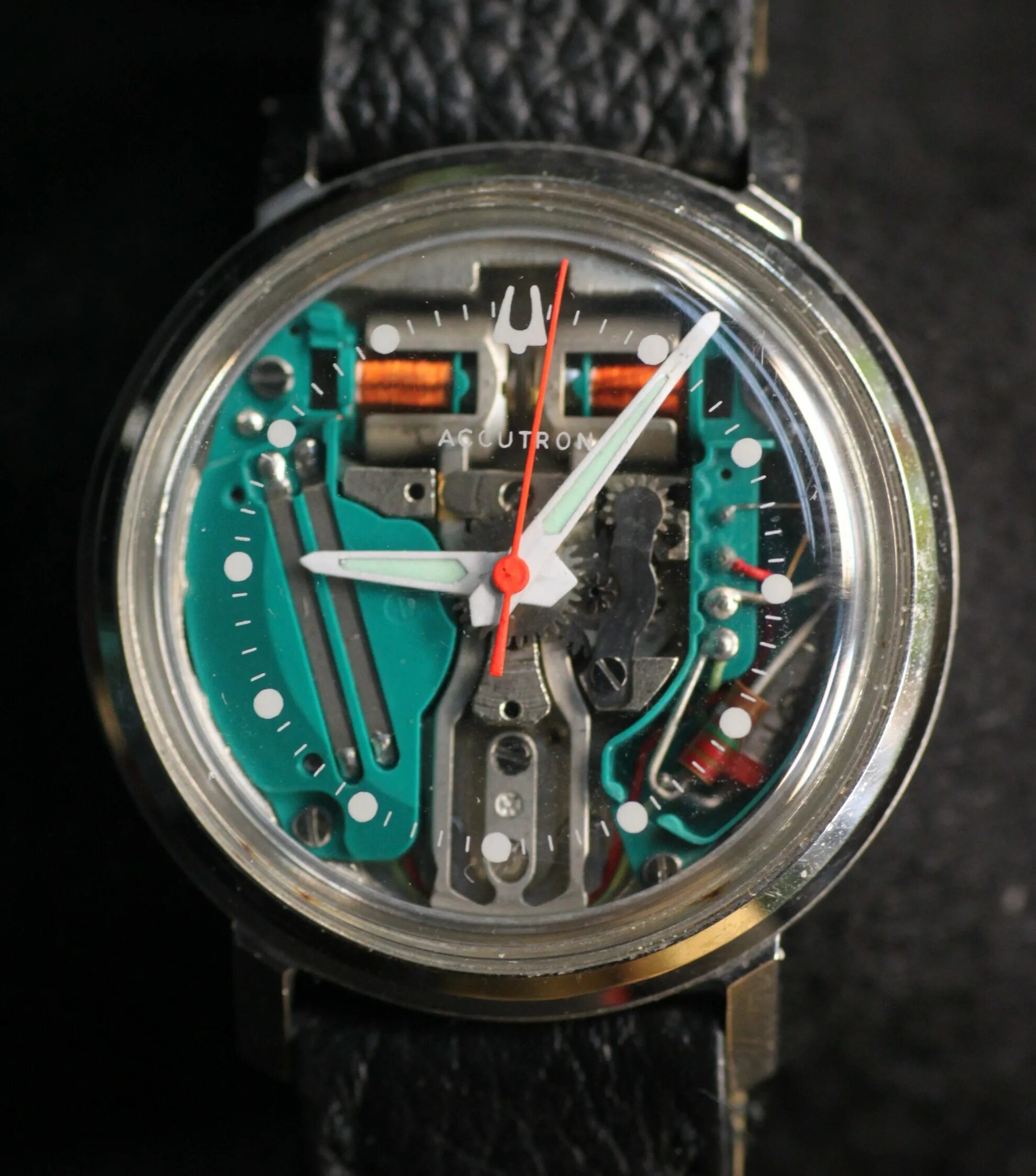 Watch tuning. Часы Bulova Accutron. Bulova Accutron 1960. Часы Булова камертонные. Bulova Spaceview 1967.