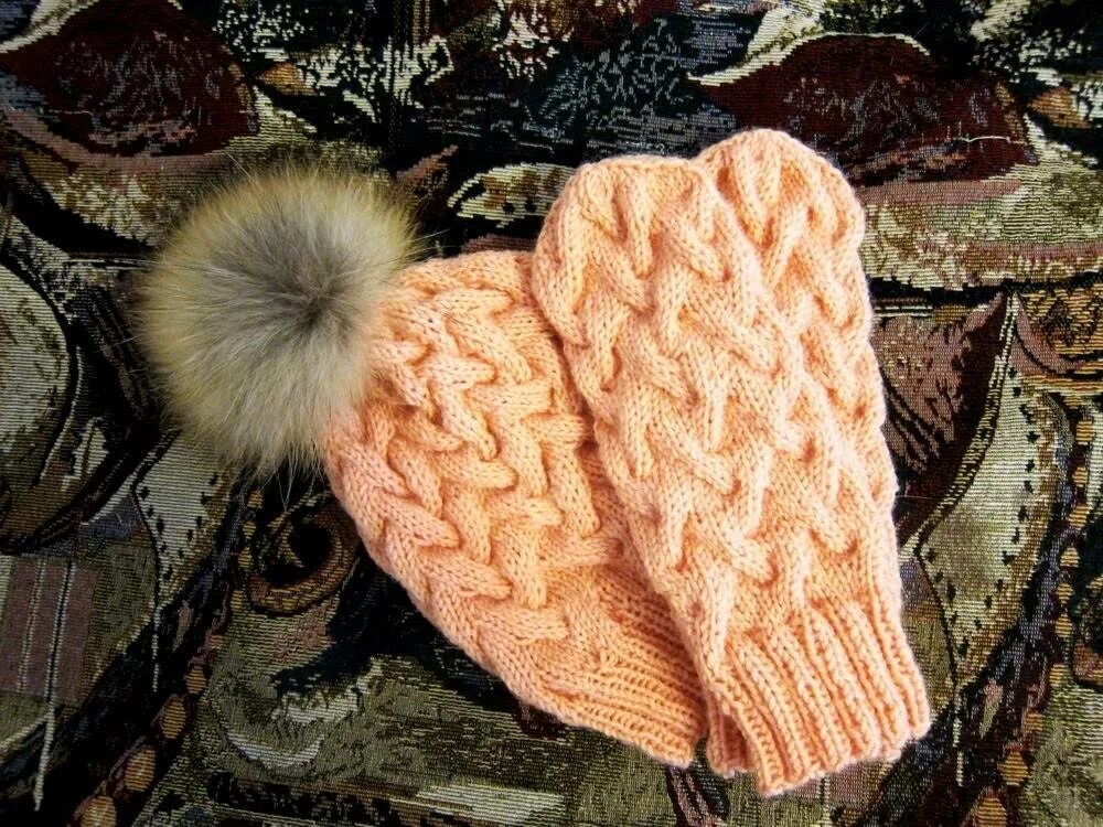 Варежки косичками. Вязаные варежки. Вязаные варежки. Перчатки с косами. Варежки косичками.