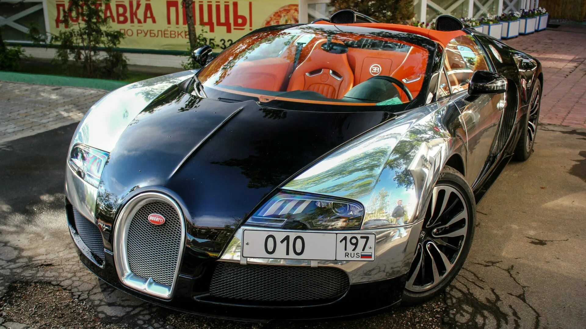 Bugatti в россии. Бугатти Вейрон. Бугатти Вейрон в Москве. Бугатти Вейрон 2008 Москва. Бугатти Вейрон в Москве 777.