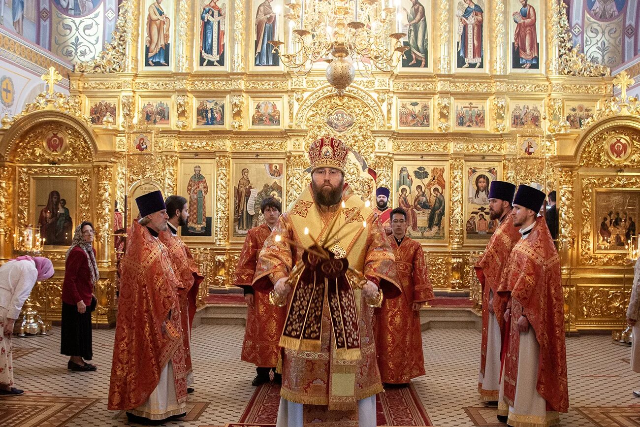 Сайт свято троицкого кафедрального собора. Нижний храм свято троицкий кафедрального собора саратова. митрополит игнатий саратов в троицком соборе. отец олег троицкий собор. пензенский иеромонах алексий.