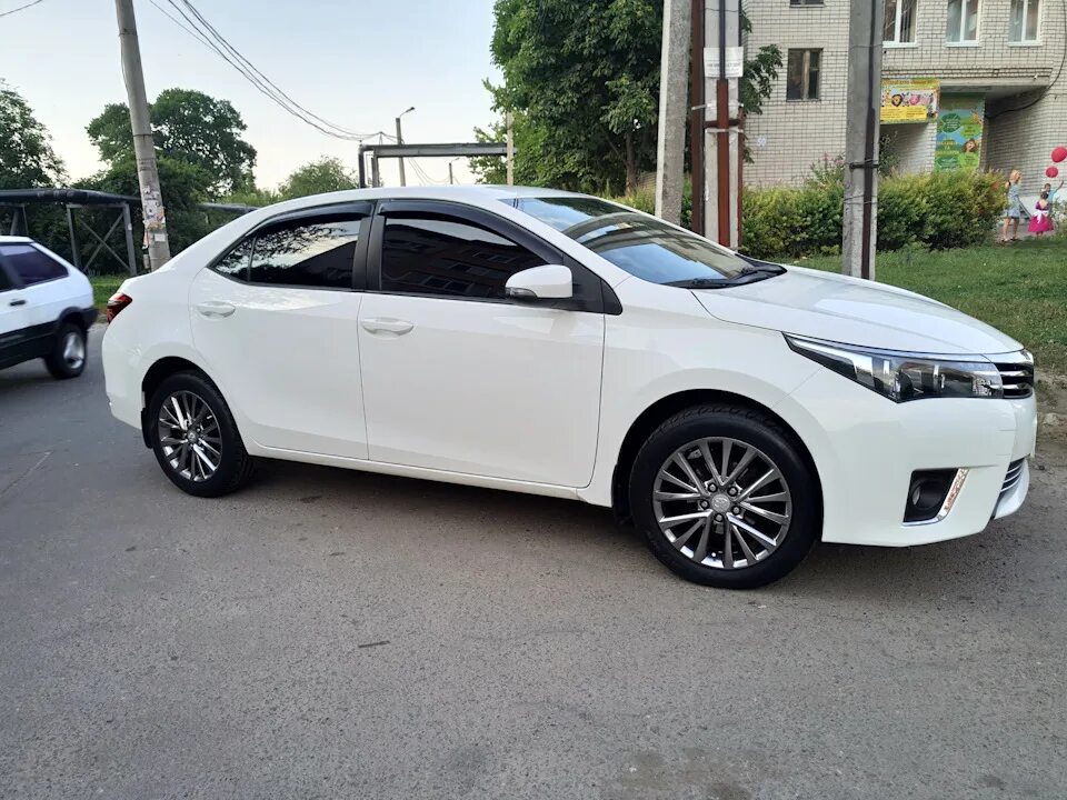 Диски toyota corolla 2014. Диски королла 2014. 17 диски королла 160. Диски на короллу 180. Тойота королла е160.