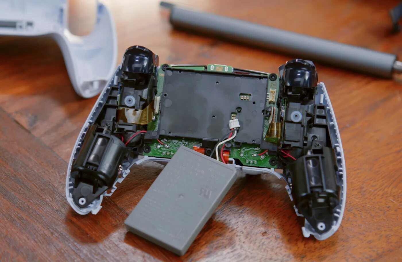 Как разобрать геймпад ps5