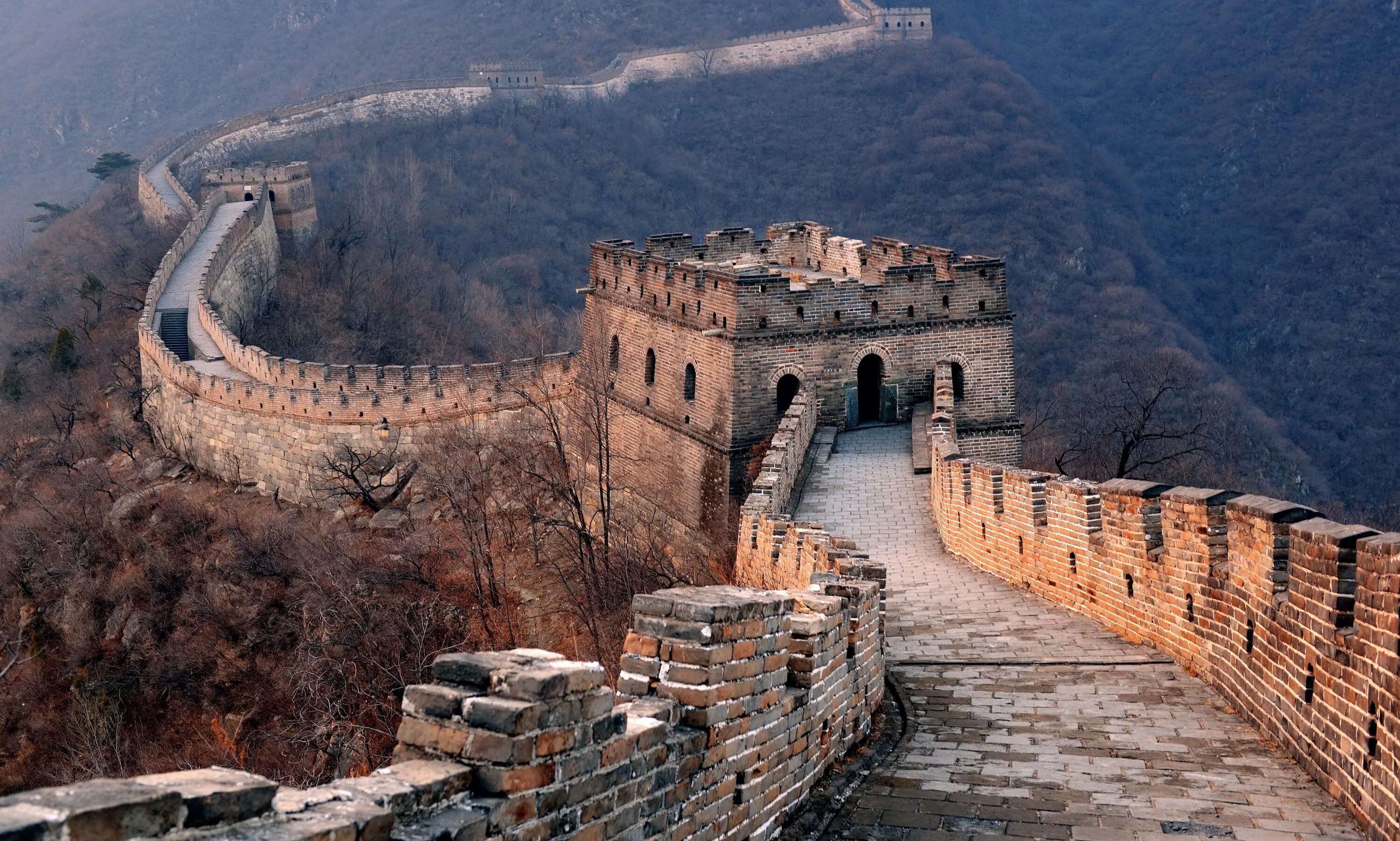 Китайская стена достопримечательность. Великая китайская стена Пекин. Великая китайская стена цинхай. Участок Великой китайской стены Мутяньюй, Пекин, Китай. Бойницы китайской стены.