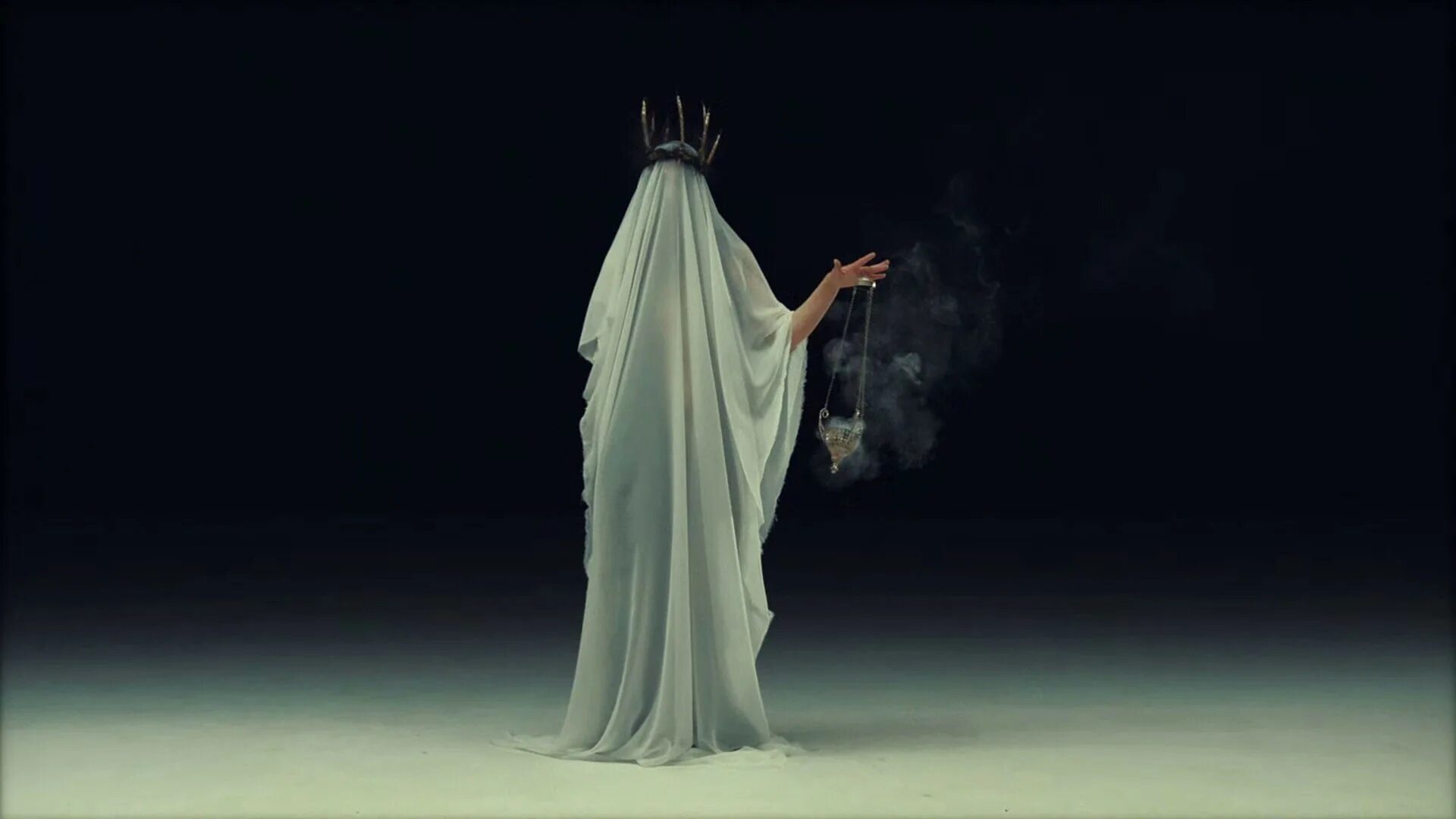 Bring me the horizon throne. Bring me the Horizon обои на рабочий стол. Bmth Throne. Bring me the Horizon Throne обложка.