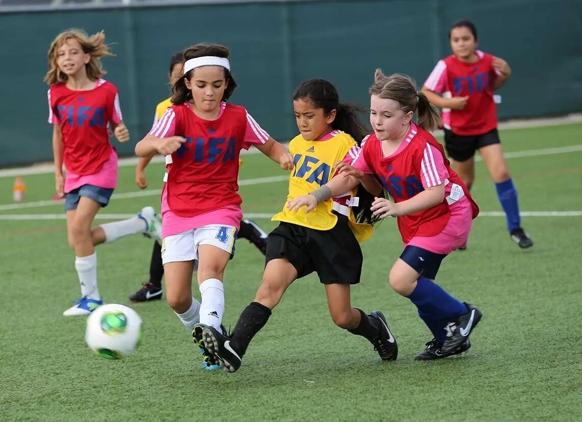 Lehmann футболистка. футбол дети. дворовый футбол. можно ходить в футбол. профессиональный футбол для детей.