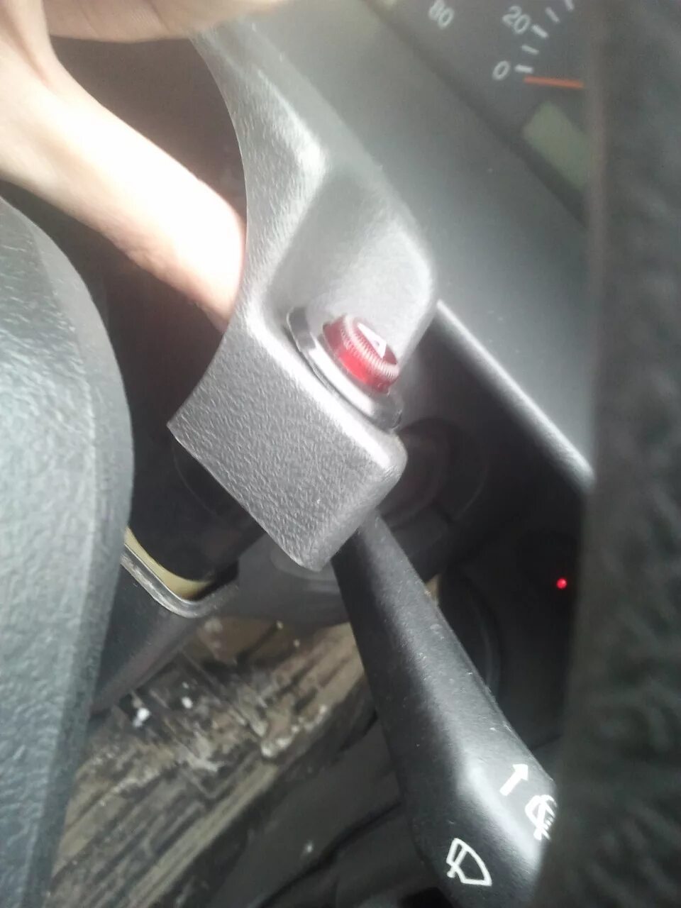 Аварийка на автомобиле. Моргает аварийка сама. Аварийка при резком торможении. Кнопка аварийки калина 1. Замена кнопки сигнала 2114.