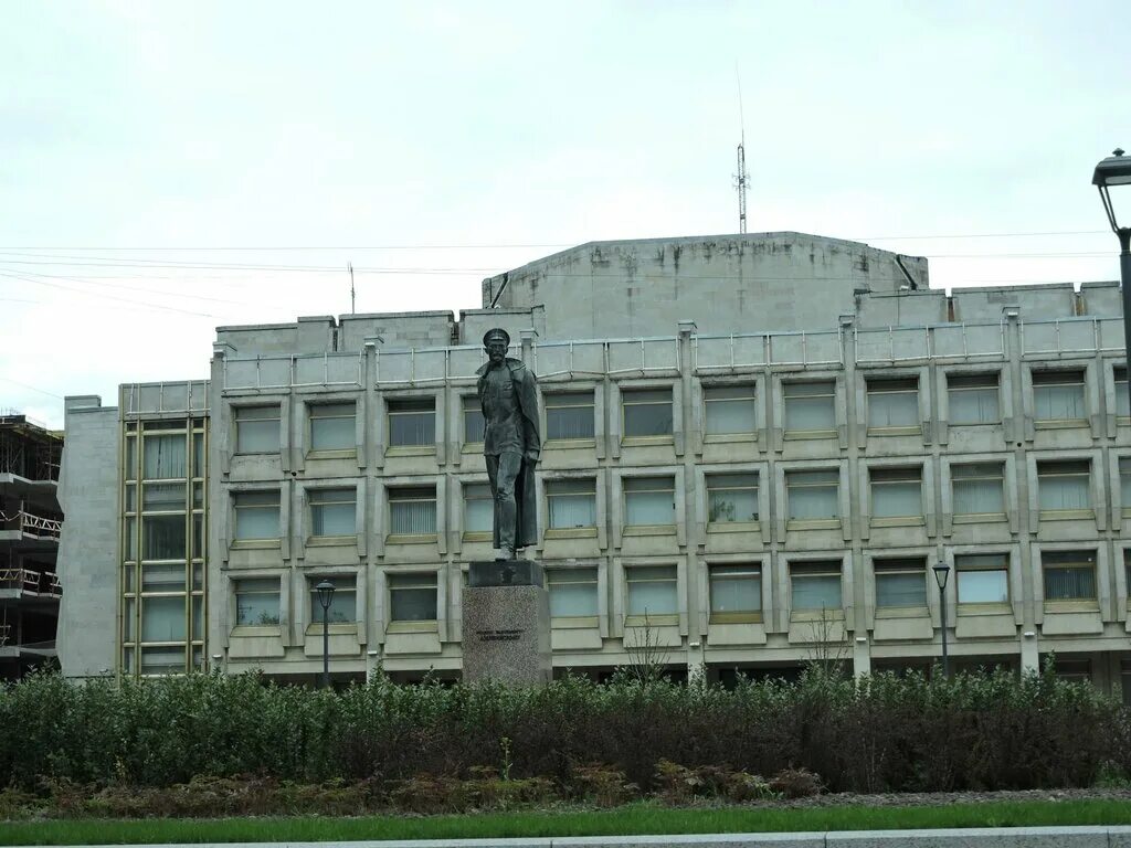 фсб памятник дзержинскому. э. э. дзержинский районный суд санкт-петербурга. здание дзержинки спб.