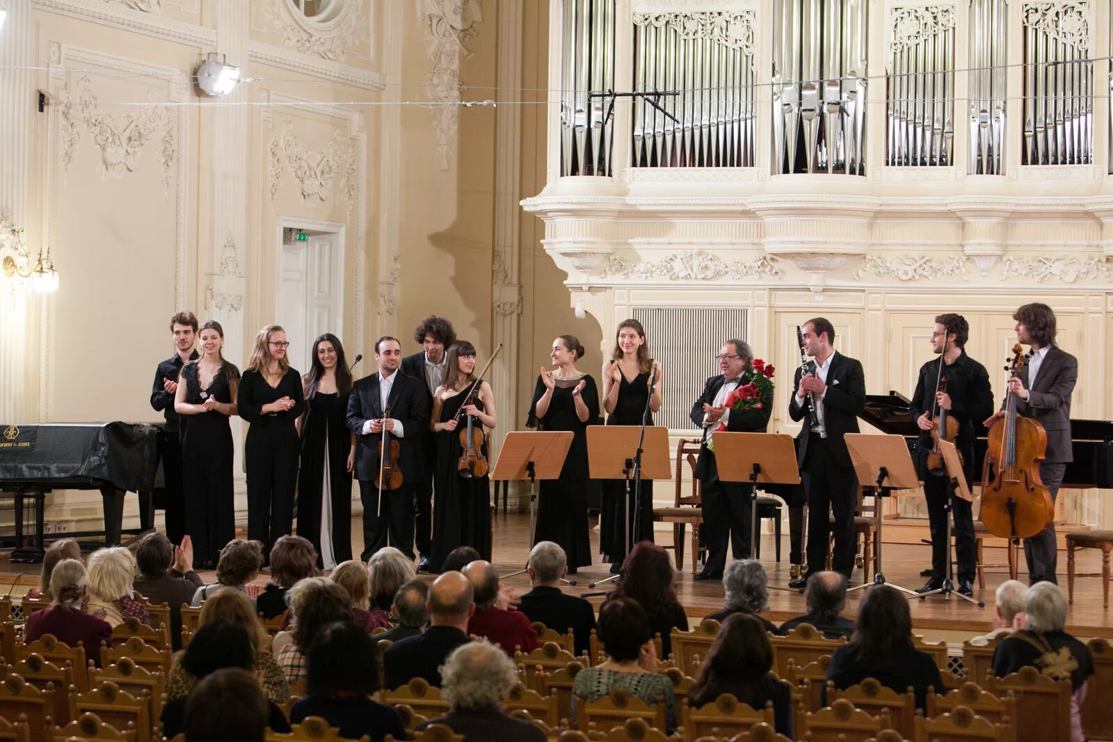 мгк чайковского москва. произведения консерватории. фото арсения тарасевич - николаев пианист. и. концертный зал консерватории.