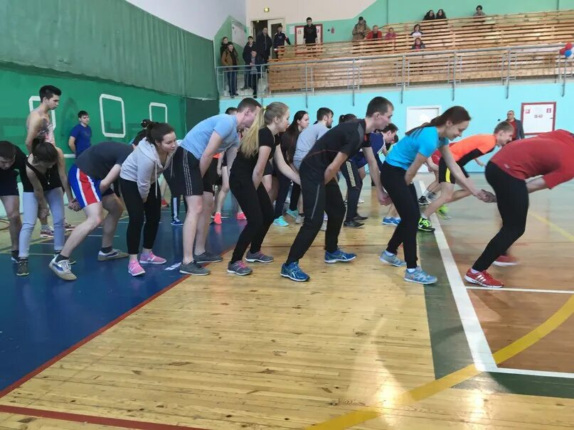 спортивные соревнования для детей. командные спортивные игры. спортивные эстафеты в спортзале. эстафета в спортивном зале. спортивные мероприятия для детей.