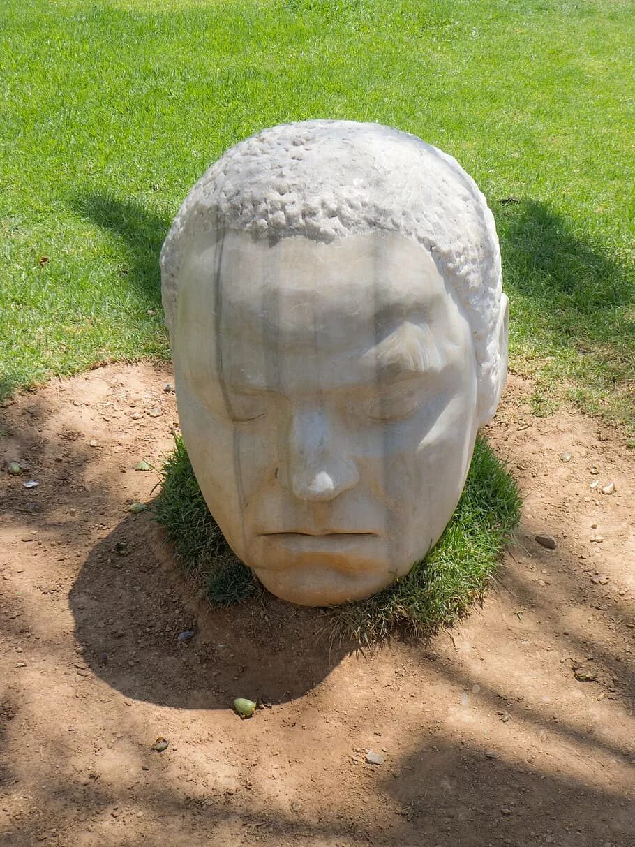 Голова памятника. Памятник михаилу глинке. Голова памятника. Голова ленина в улан-удэ. Голова ленина в улан-удэ.
