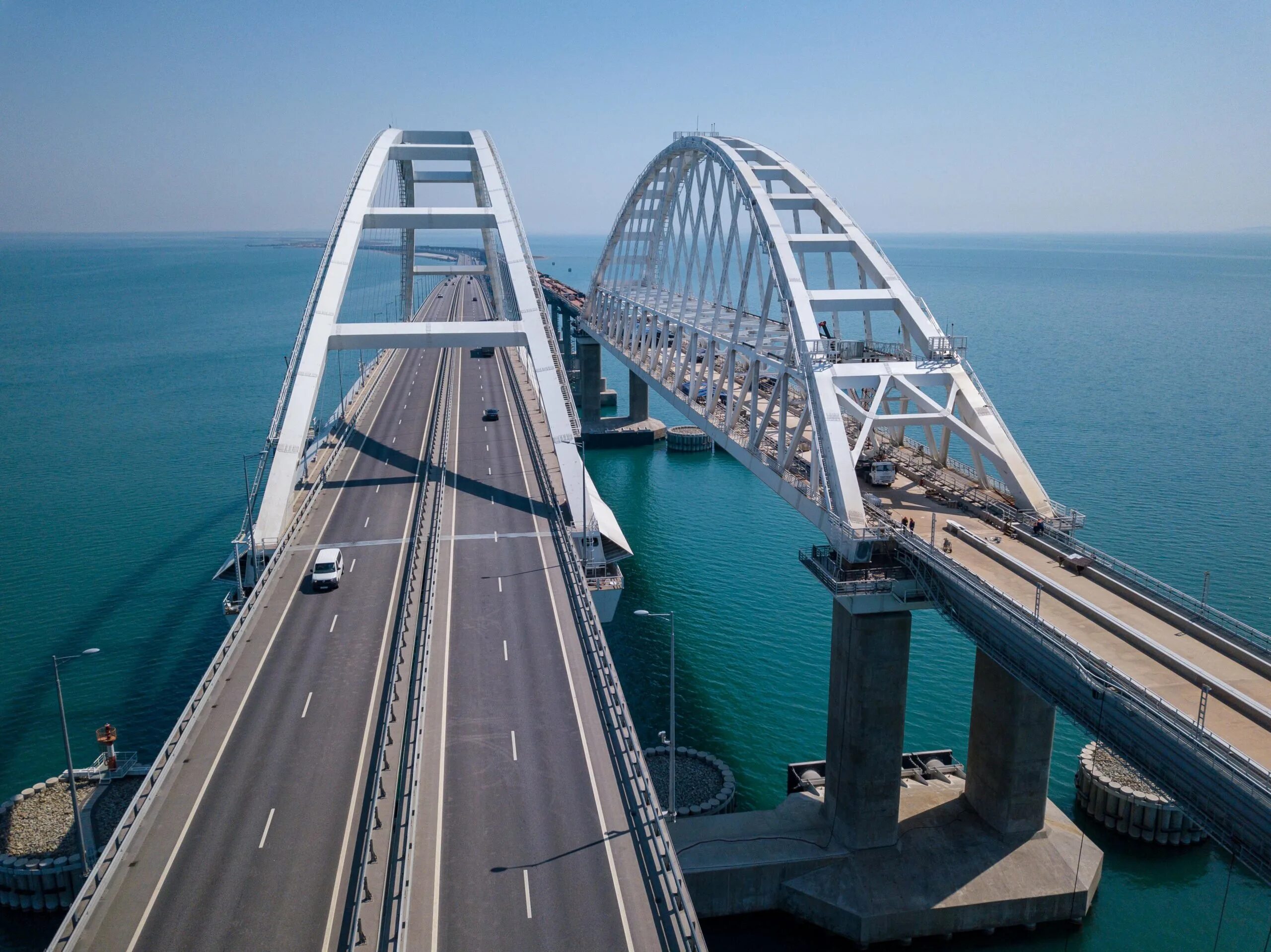 Моста и т д. Крымский мост через Керченский пролив. Мост Керченский пролив. Керчь Керченский мост. Крымский мост Керченский пролив.