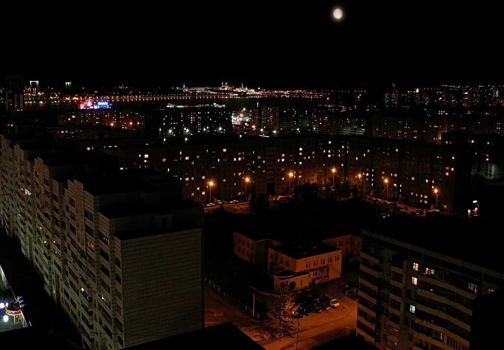 Поставь вечер 5. Вид с крыши ночью октября 2020 Новокузнецк Центральный район. Ночные крыши домов. Вид с крыши ночью. Ночной вид с многоэтажки.