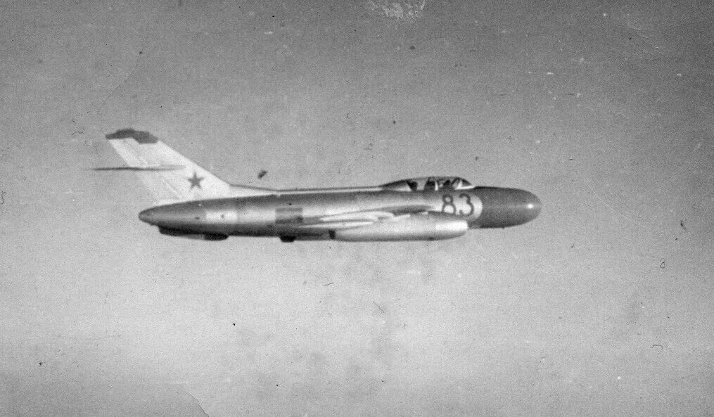 Як 25 перехватчик. Барражирующий перехватчик як-25. yak 25. истребитель як-25. як-25п.