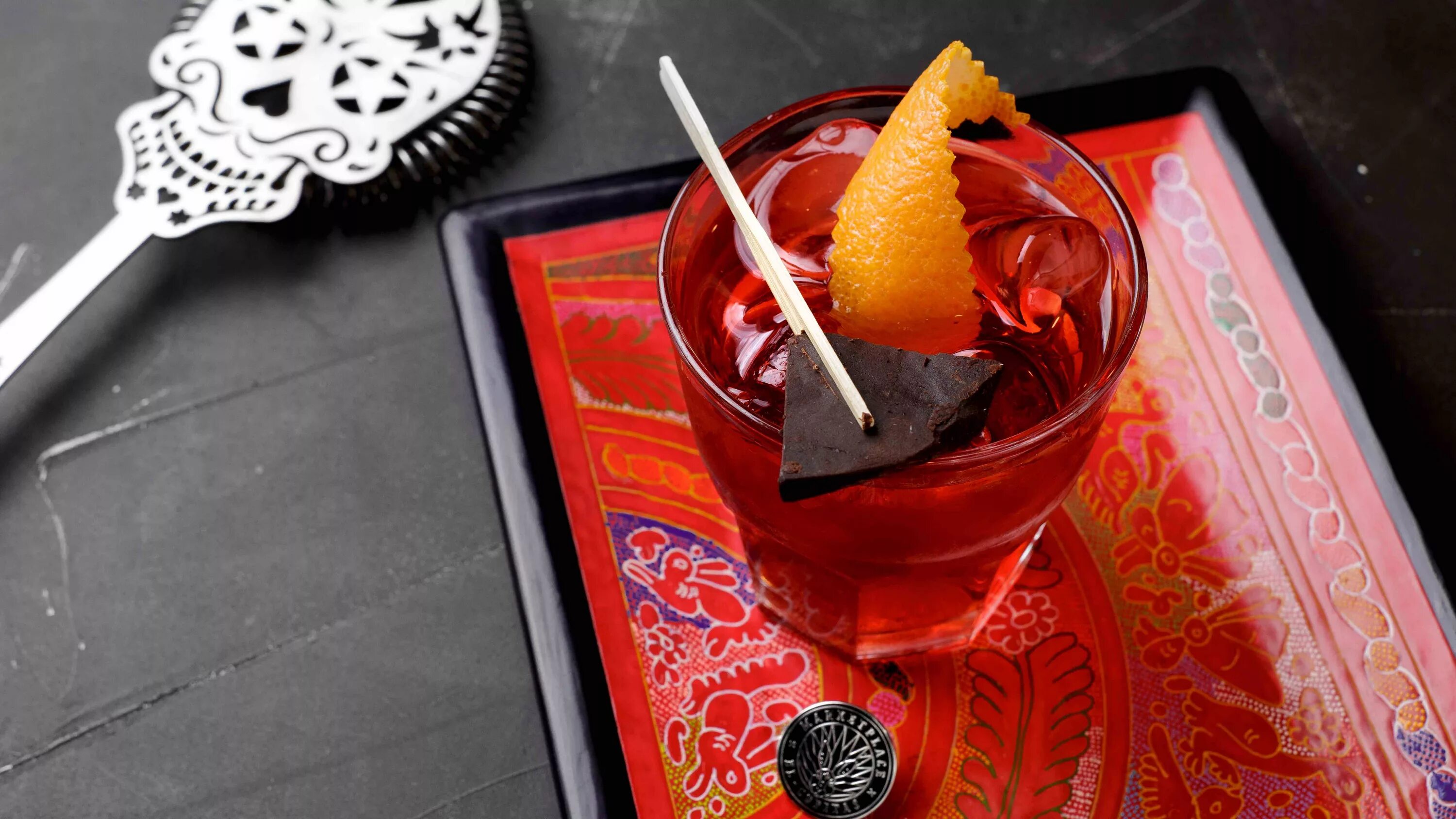 Мескаль дивино репосадо с гусеницей. Трес сомбрерос аньехо 100% агава 38%, 0,7л, мексика. Текила tres sombreros gold, 0. Мексиканская выпивка с дымным ароматом 7. Текила ла малинче.