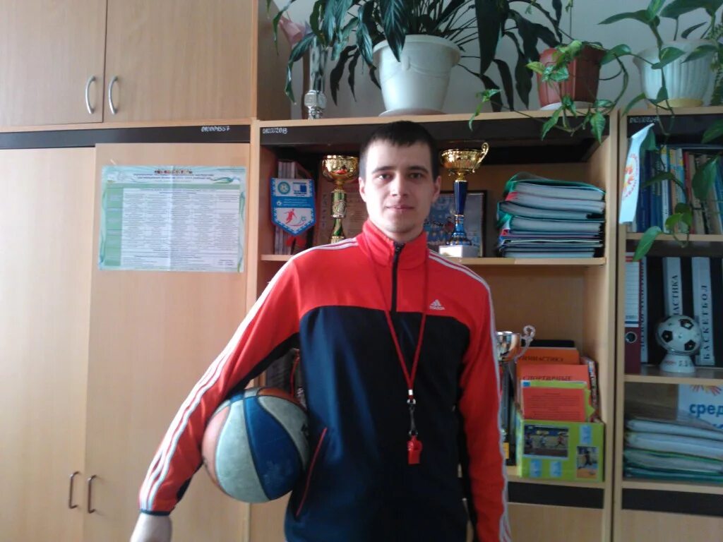 андрей васильевич учитель физры. дженсен эклз физрук. павел александрович физрук. физрук сергей александрович. урок физкультуры.