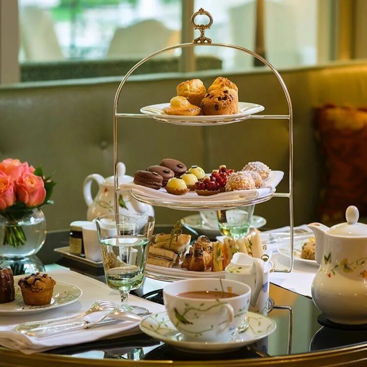 Afternoon tea scones. Завтрак во франции. Еда на полдник. Devonshire cream tea. Накрытый стол завтрак.