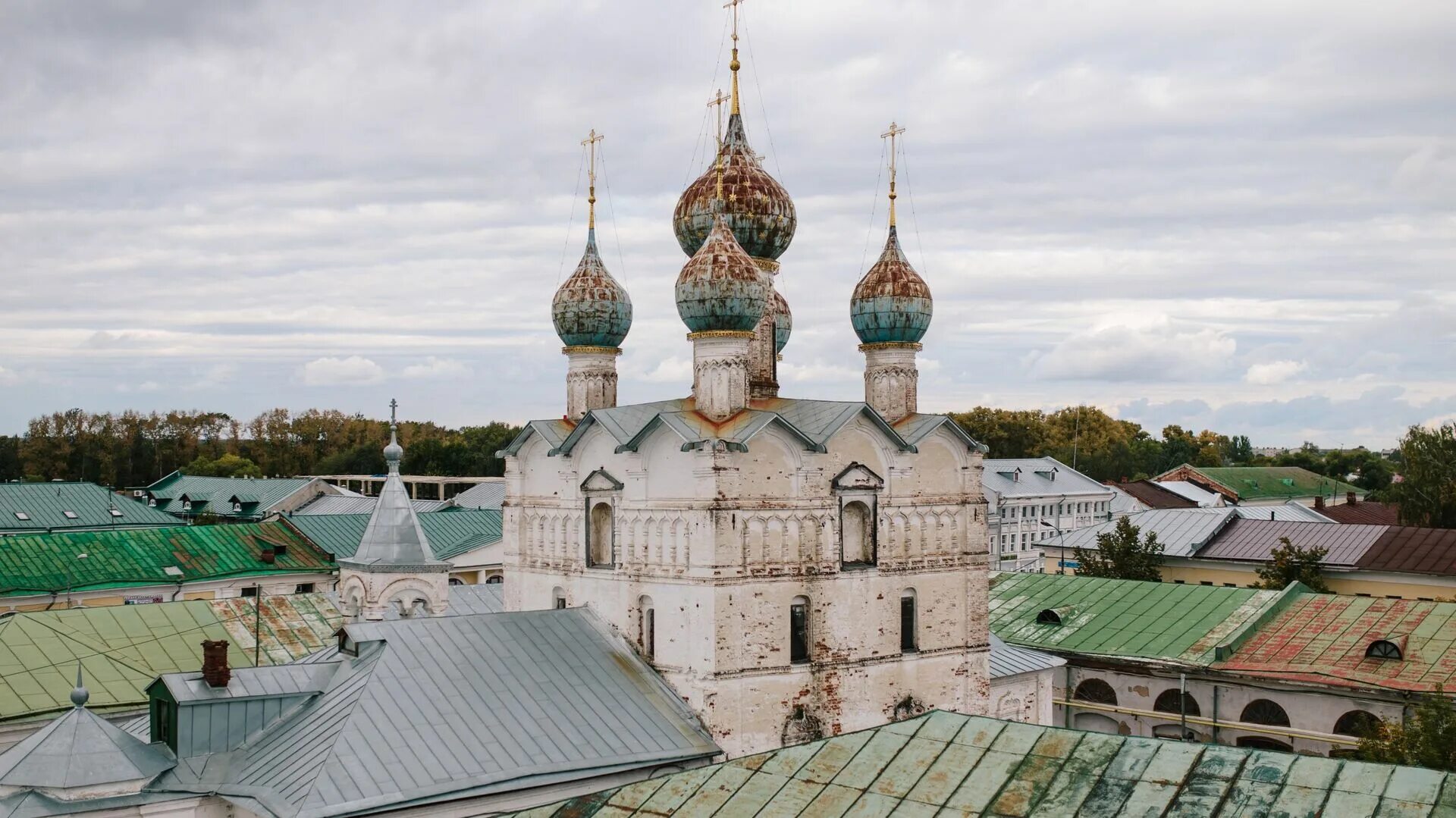 Церковь Спаса на торгу в Ростове Великом. Церковь Спаса на торгу Ростов Великий фото. Великий Ростов достопримечательности Церковь Спаса на сенях. 17 Августа праздник православный 2022. Какой сегодня церковный праздники 2019