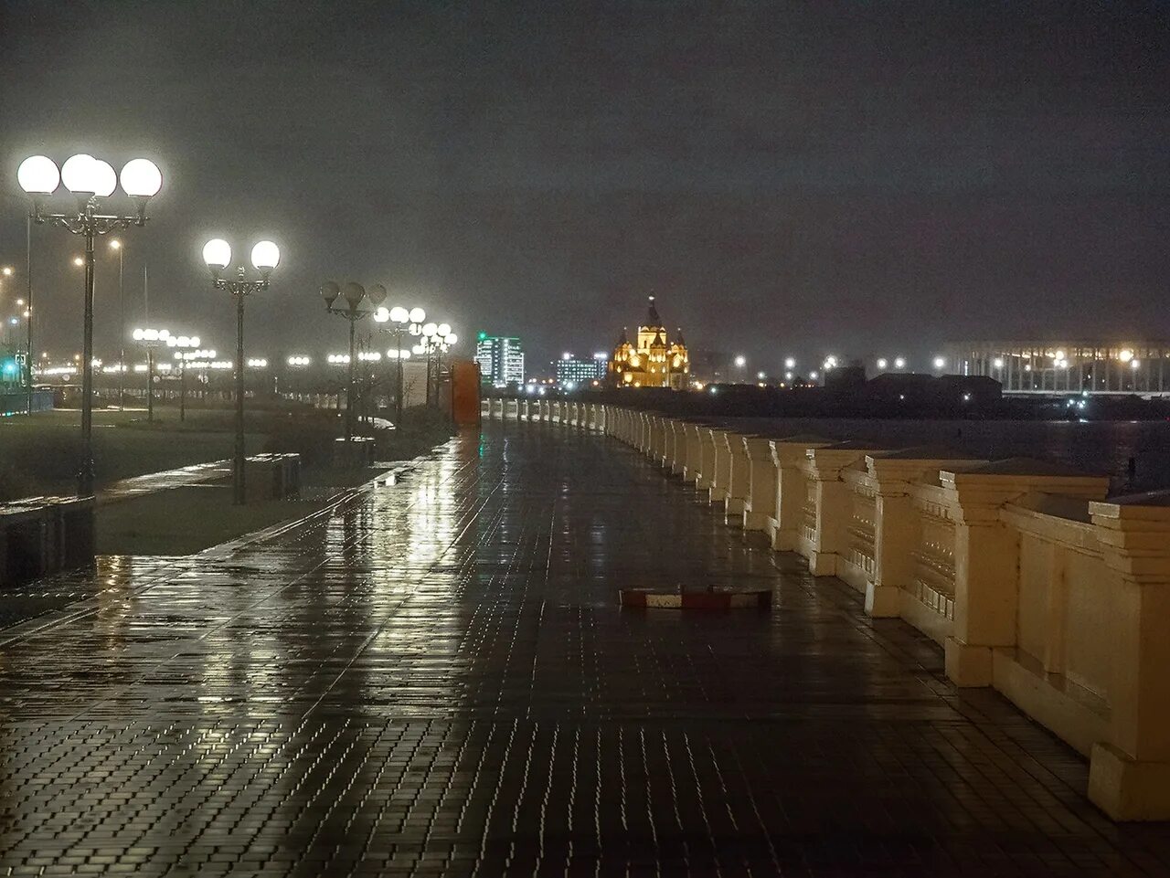 Нижневолжская набережная ночью. Нижний Новгород набережная. Набережная вечером. Набережная дождь.