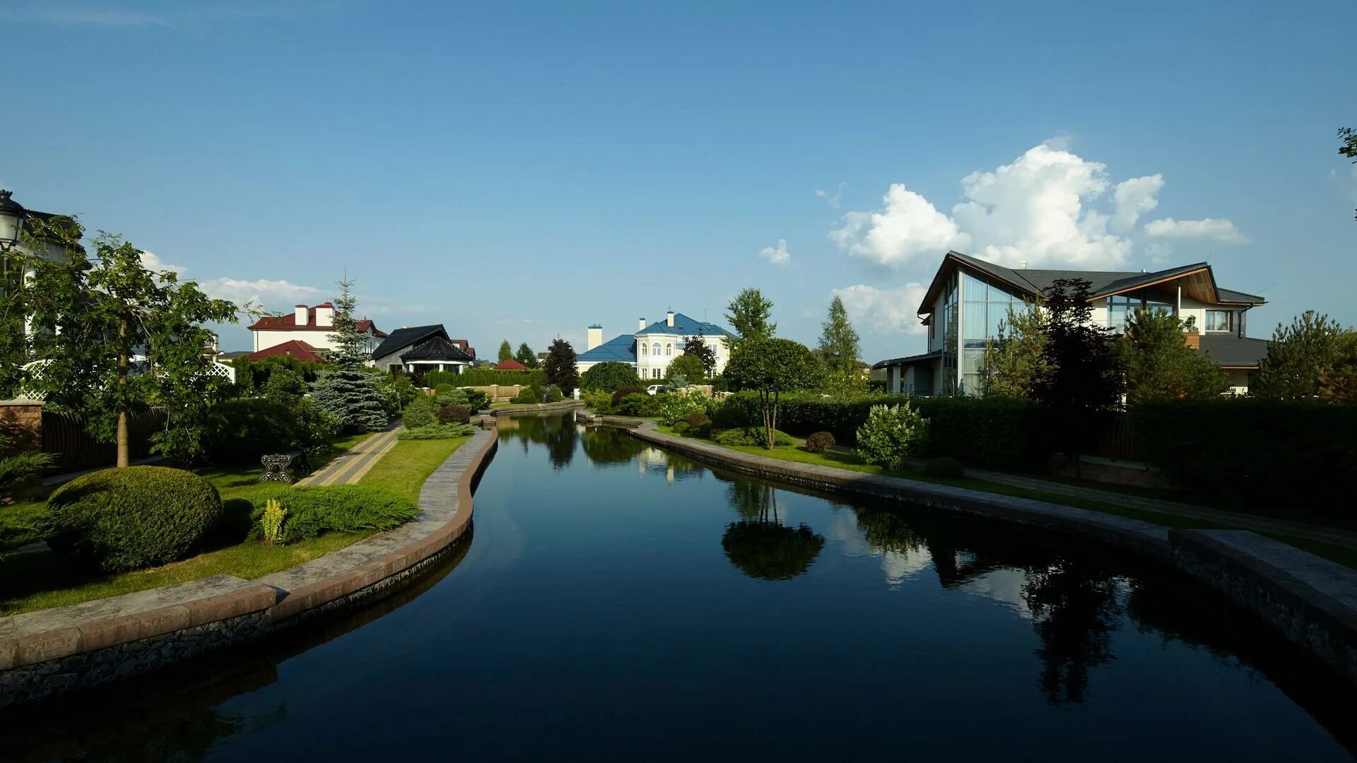 Норман фостер миллениум. Миллениум парк коттеджный поселок москва. Миллениум. Посёлок миллениул парк. Жк миллениум парк новорижское шоссе.